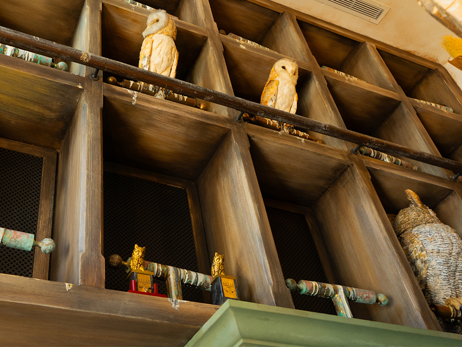 Owl Post  in The Wizarding World of Harry Potter. 