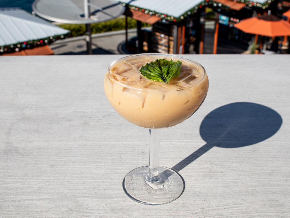 A glass of A Nutty Brew holiday cocktail at Margaritaville in Universal CityWalk for Thanksgiving at Universal Orlando Resort.
