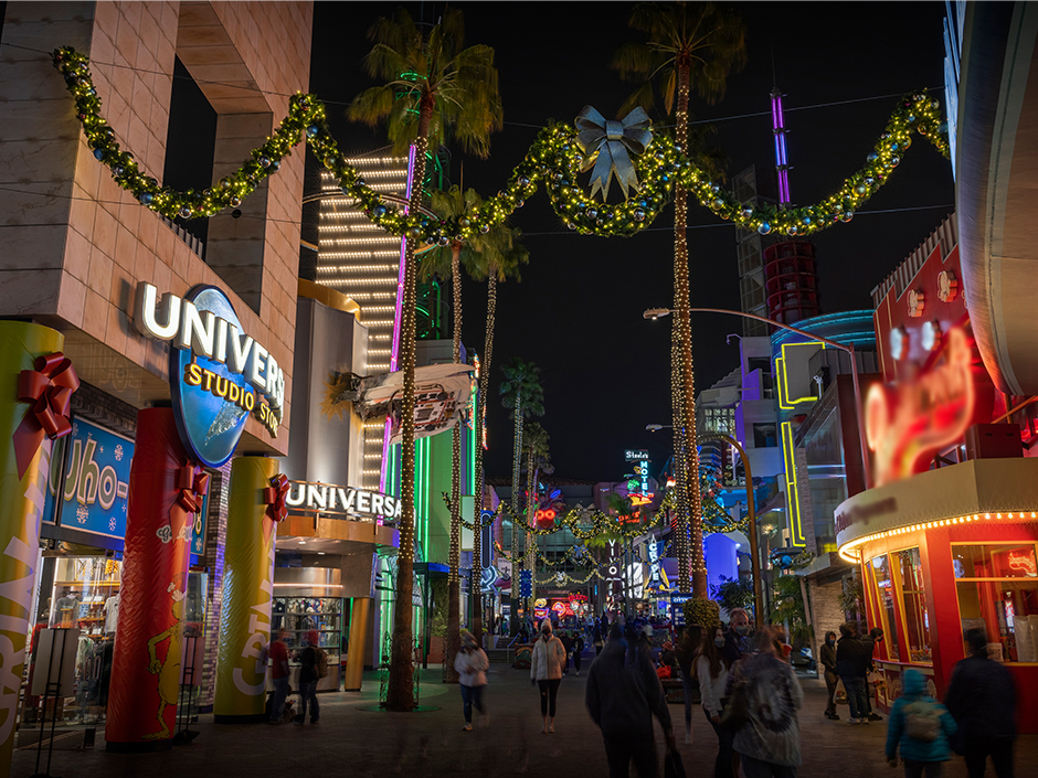 Universal CityWalk Hllywood street decorated for the holidays.